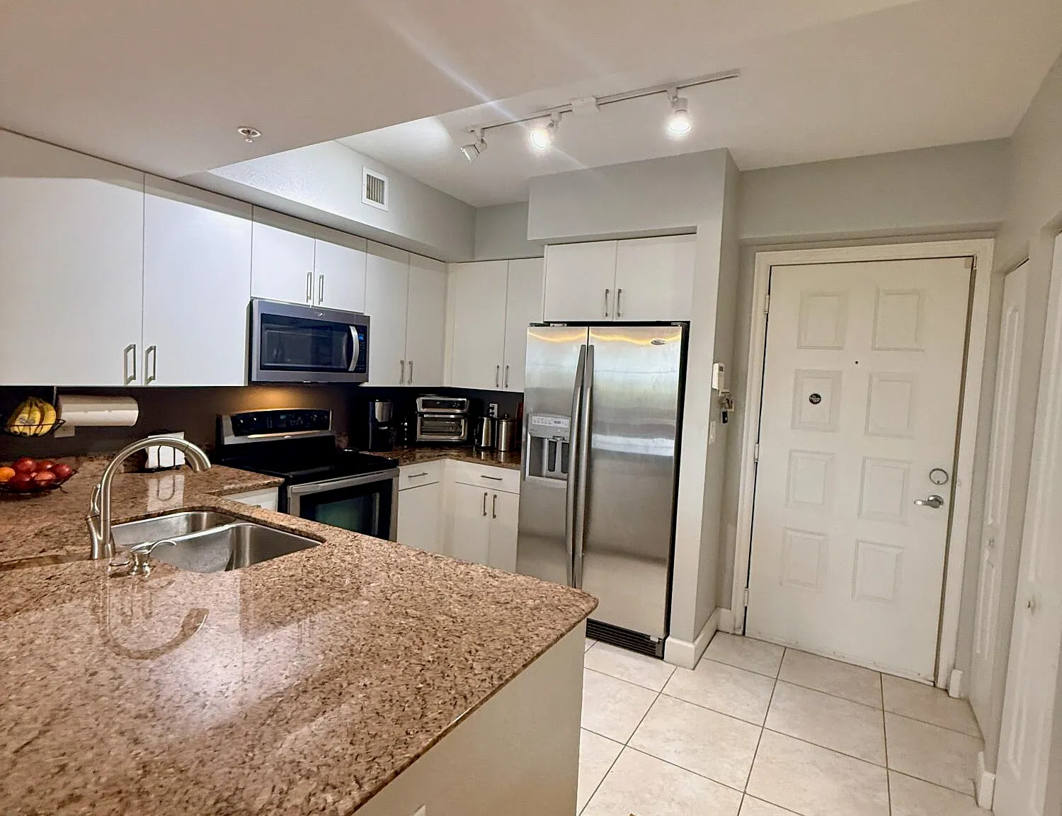 2 bed, 2.0 bath, 1036 sqft, $2,600 — Photo 4