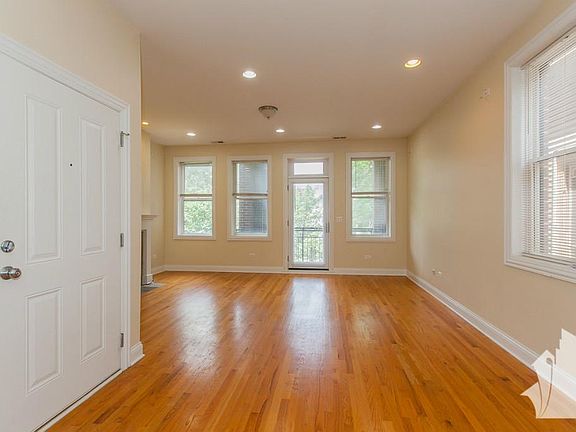 2nd image of 1039 W Newport Ave #1JF
