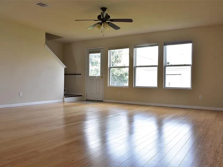 3610 Barkers Crossing Ave — Photo 3