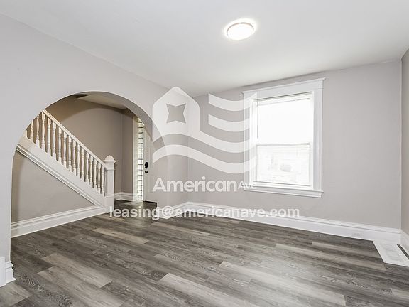 928943_004_wm_-_living_room_13198056.jpg