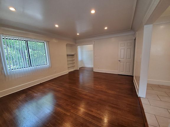 5th image of 1428 S Hobart Blvd