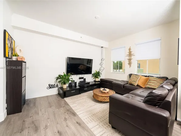 11101 NW 83rd St APT 201, Doral, FL 33178