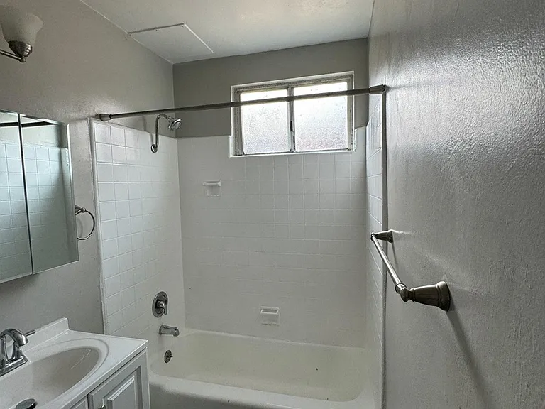 1864 Locust Ave — Photo 8