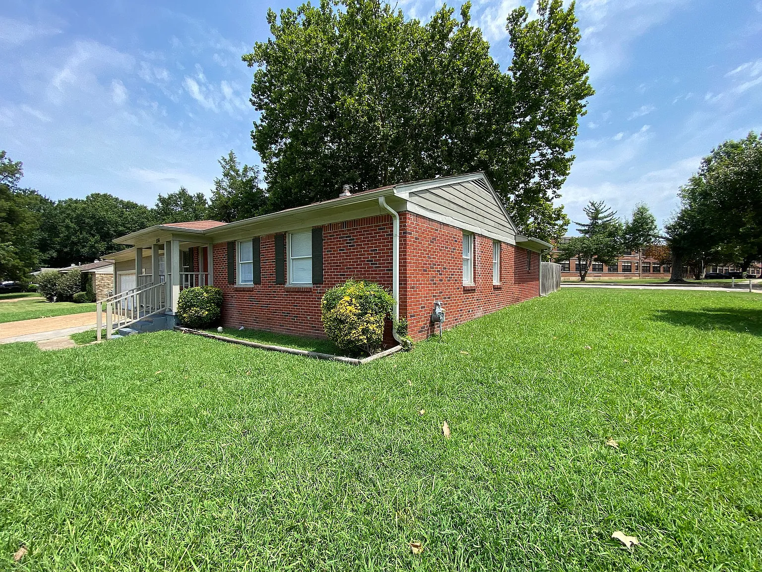 1356 S White Station Rd — Photo 2