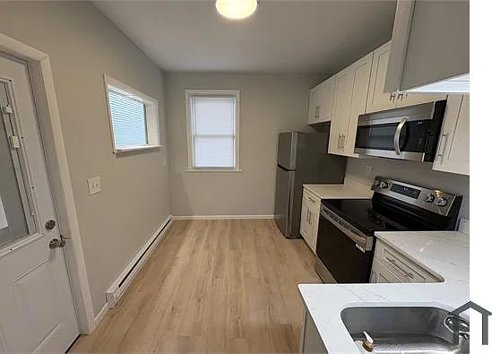 3 bed, $1,900 — Photo 2