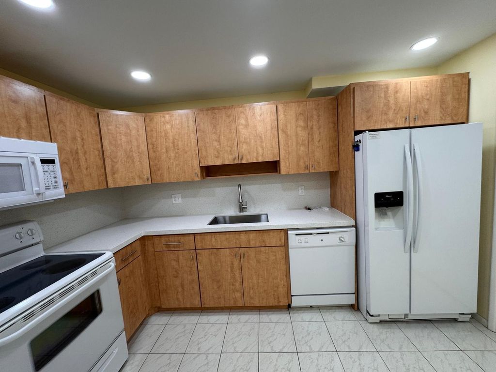 901 Cypress Terrace #103, photo 6