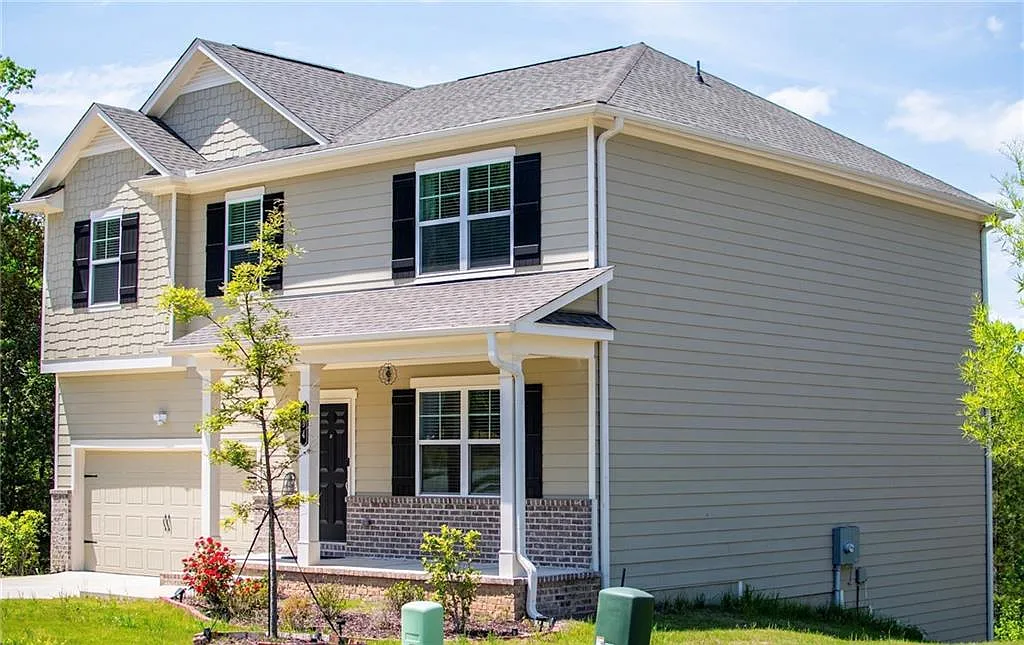 4 bed, 2.5 bath, 3618 sqft, $2,300 — Photo 2