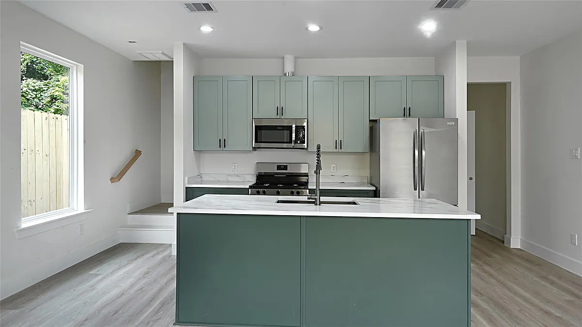Building Photo - 1313 Knight St #2