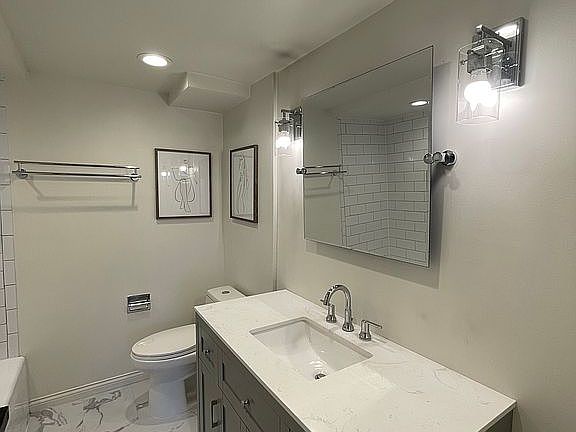 5th image of 75 6th Ave APT 205