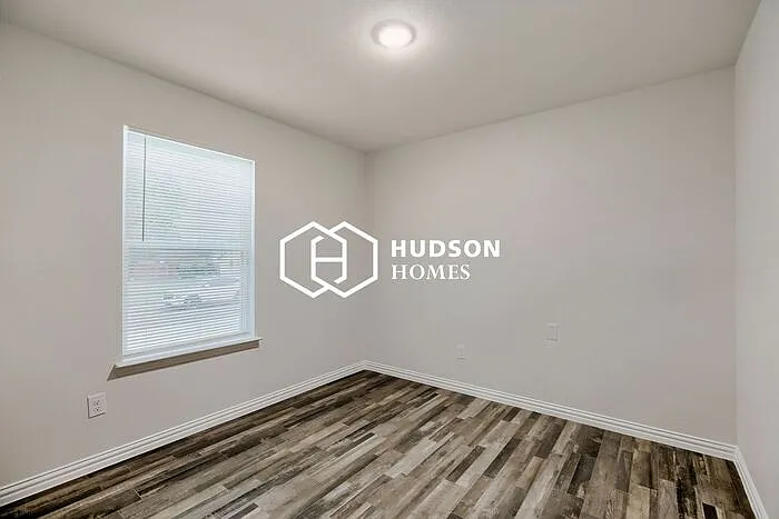 4525 Metropolitan Ave — Photo 6