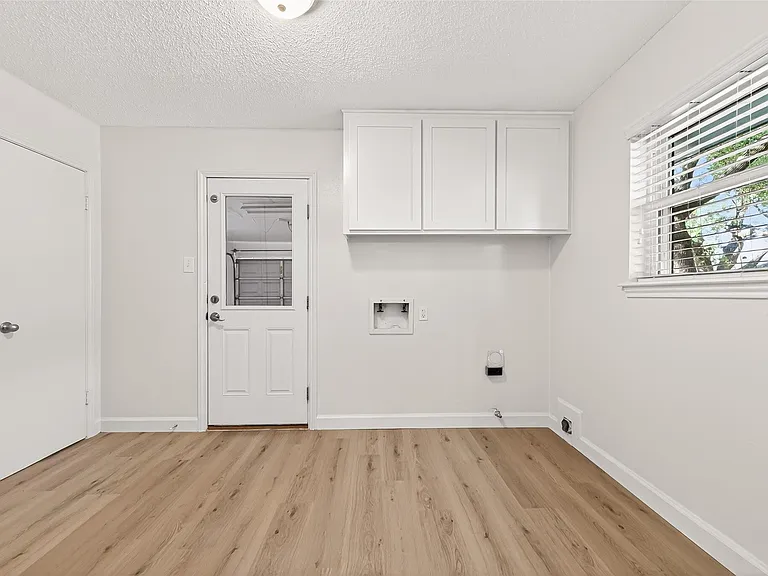 10602 Longmont Dr — Photo 21