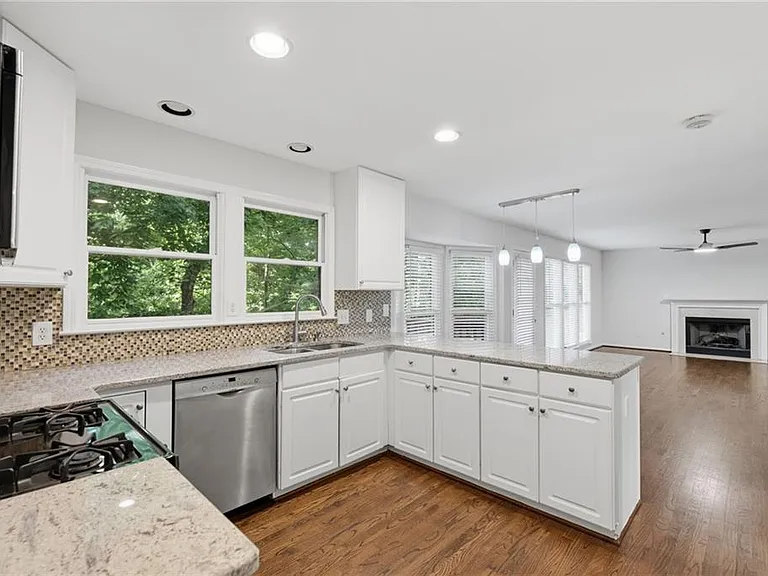 620 Brook Landing Ct — Photo 9