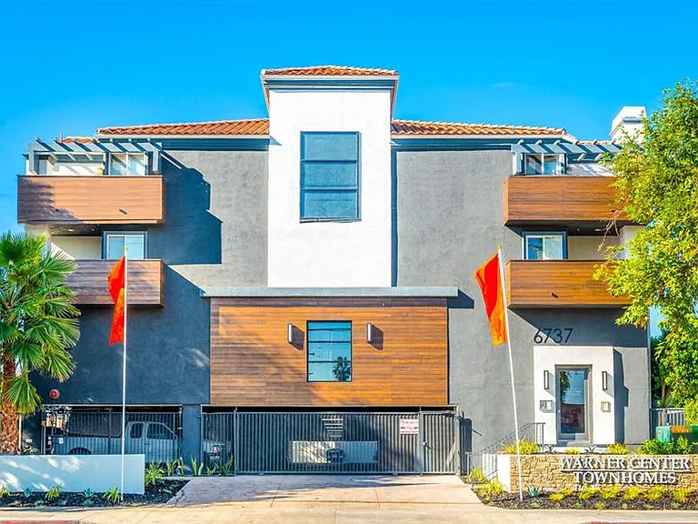 Warner Center Townhomes — Photo 23