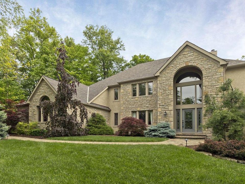 1st image of 1970 Woodlands Pl