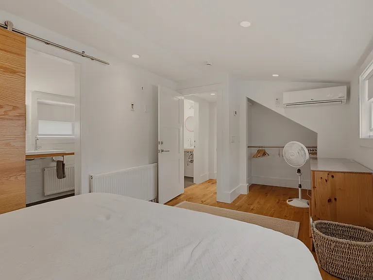 59 Houston Ave — Photo 21