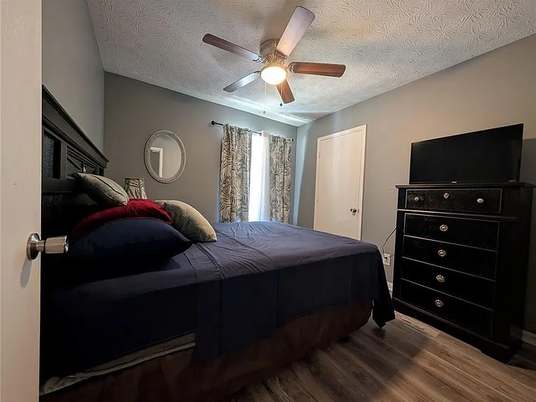 2470 Corner Shoals Dr — Photo 10