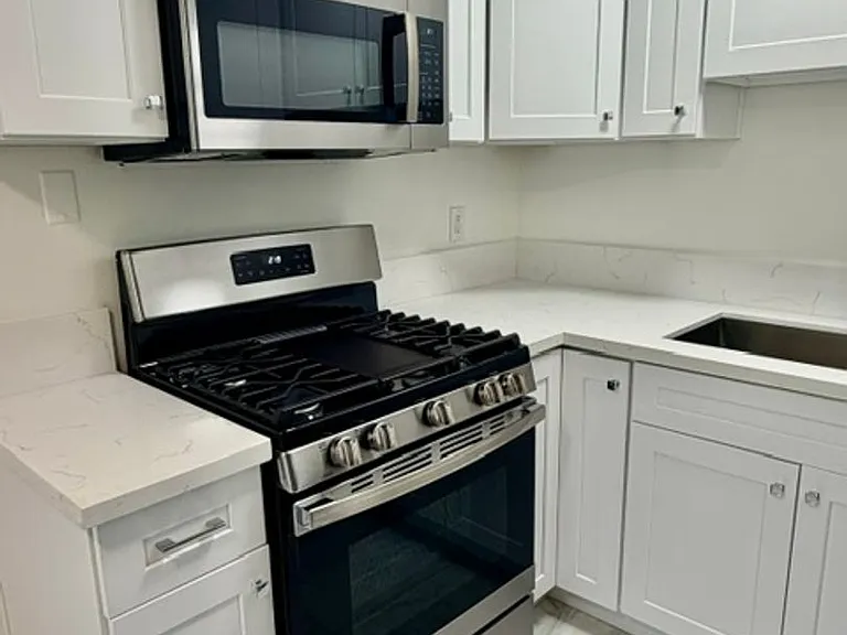 1595 E. Chevy Chase Drive — Photo 5