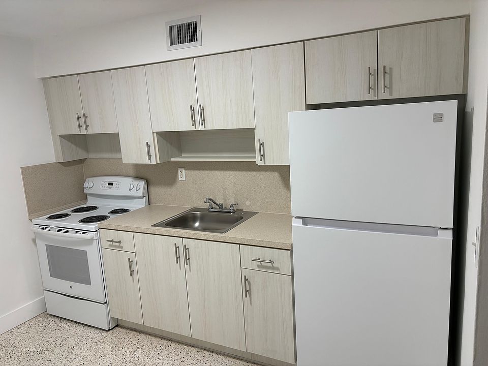 1st image of 3301 SW 9th St APT 16