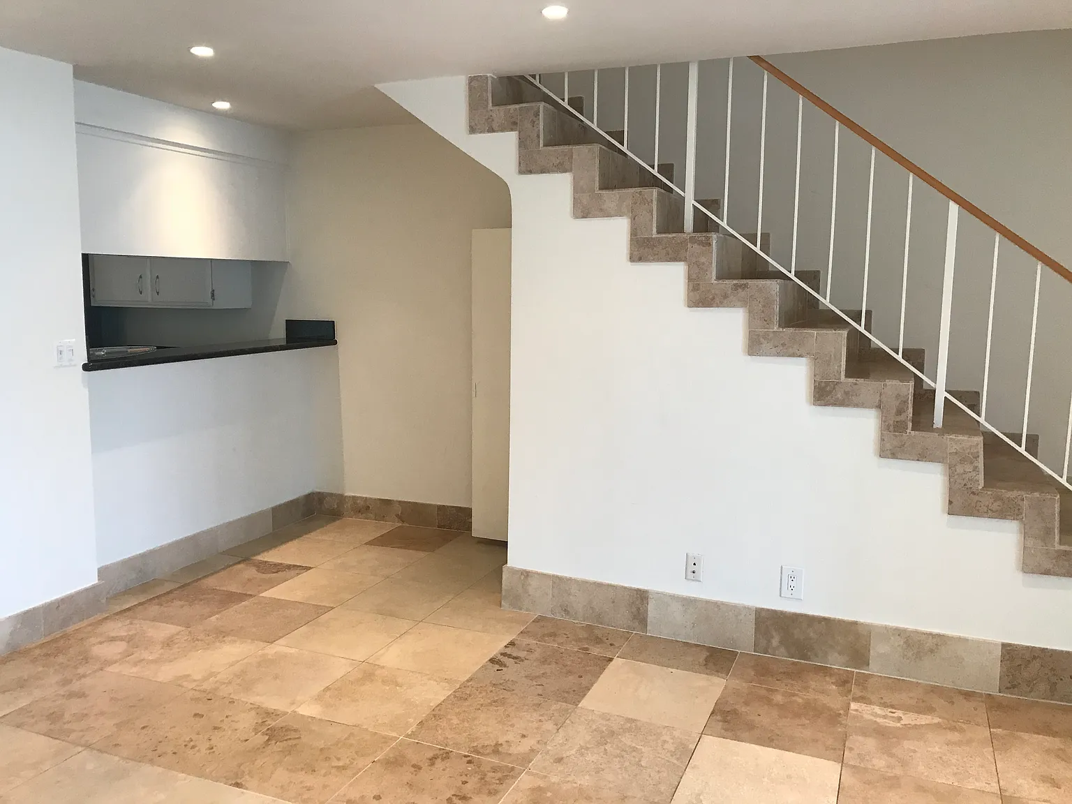2 bed, 2.5 bath, 1600 sqft, $5,390 — Photo 2