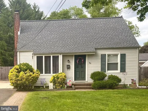 90 Grandview Ave, Hamilton, NJ 08620