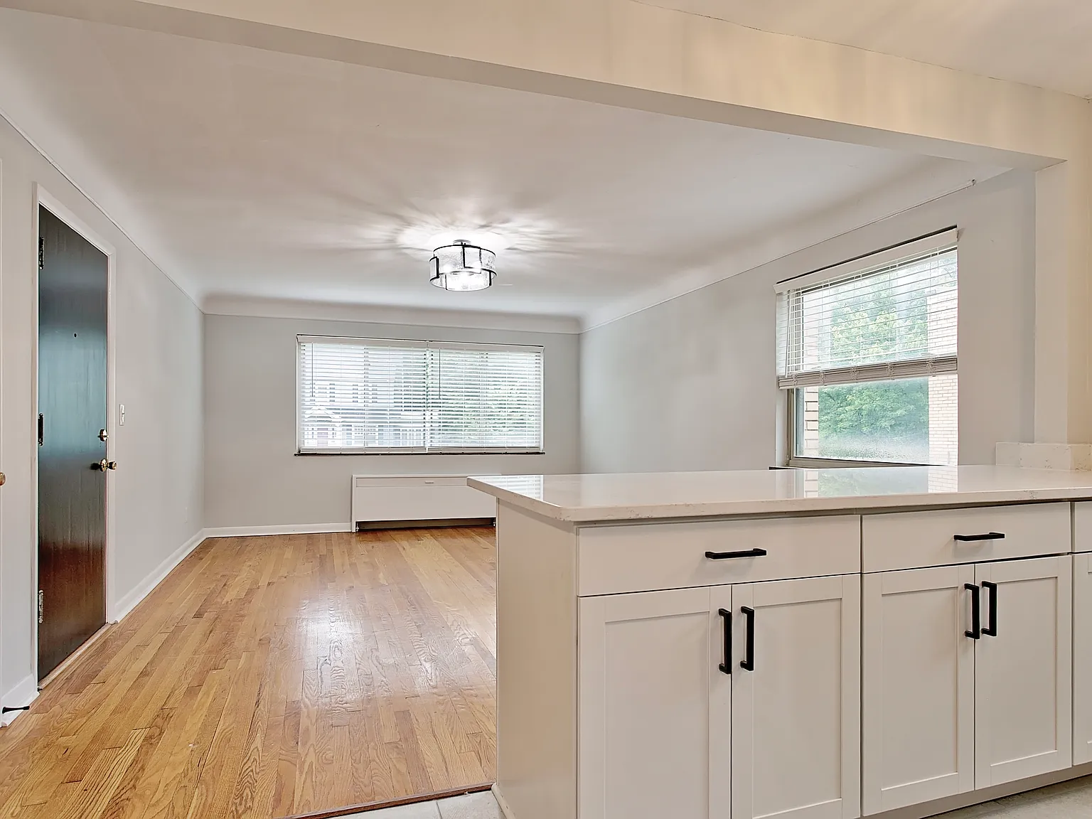 1 bed, 900 sqft, $1,395 — Photo 2