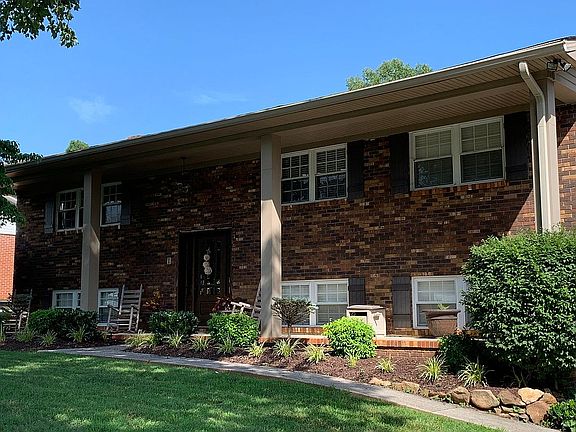2nd image of 2836 Shady Ln