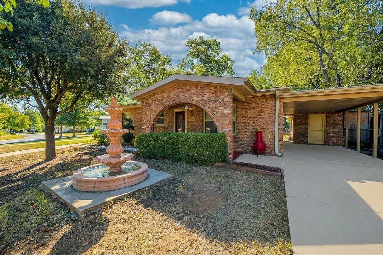 3 bed, 1179 sqft, $1,700 — Photo 1