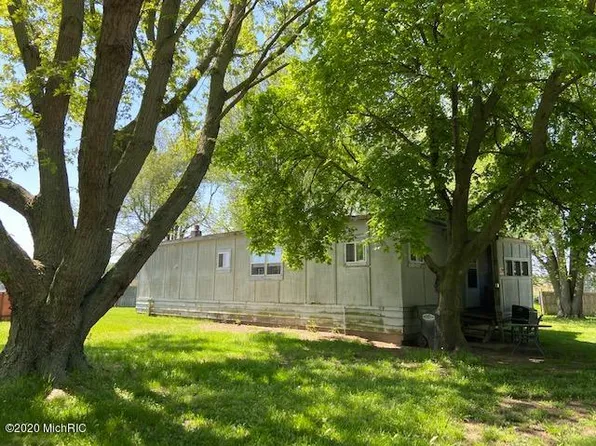 7146 Beach Dr, South Haven, MI 49090