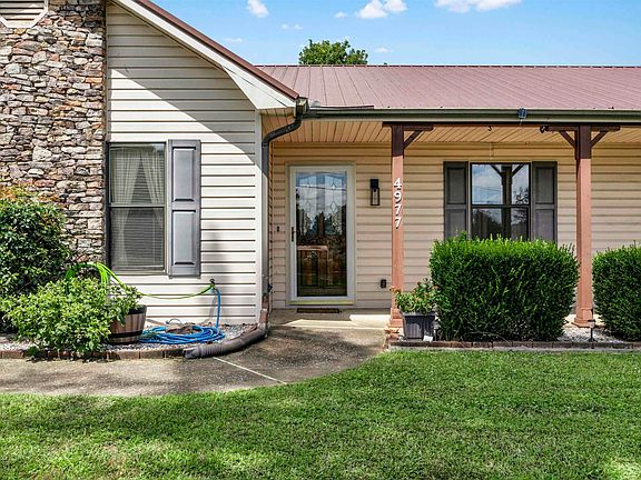 3rd image of 4977 Big Oak Dr E