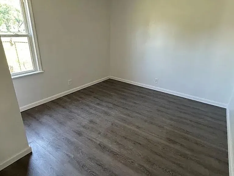 811 Saint Monica Dr — Photo 8