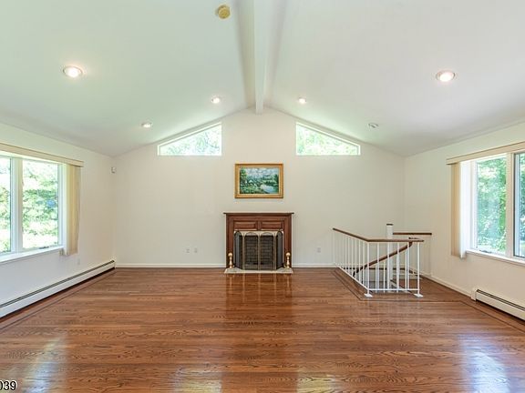 4th image of 193 Walnut St
