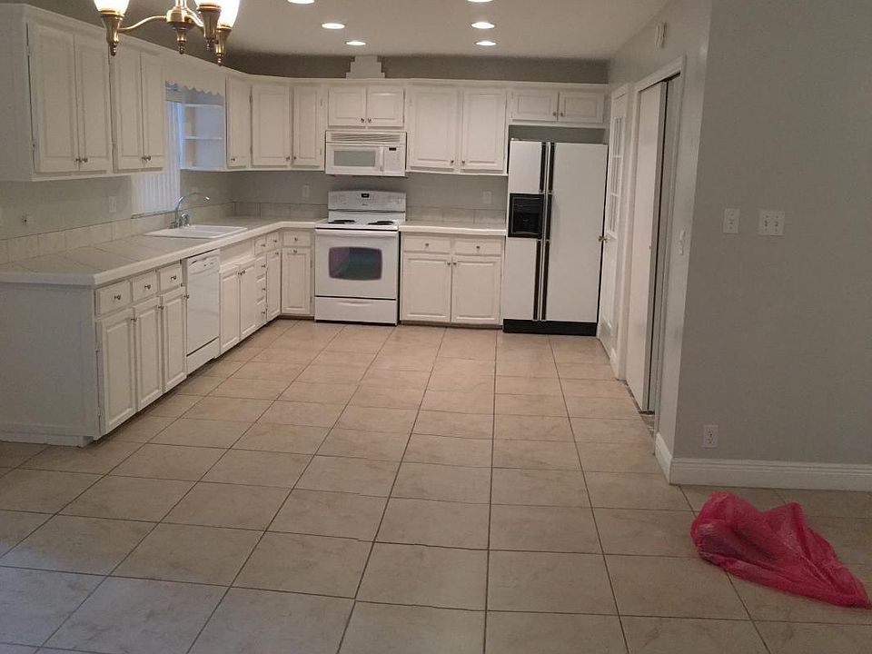 1st image of 330 Okaloosa Dr