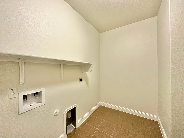 830 Old World Dr — Photo 23