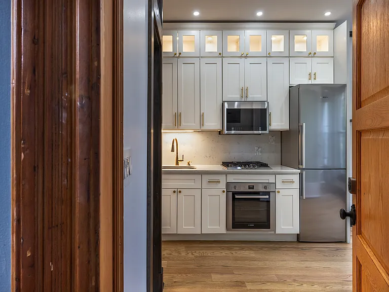 409 Madison St #2R — Photo 9