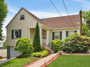 14 Willow St, Teaneck, NJ 07666