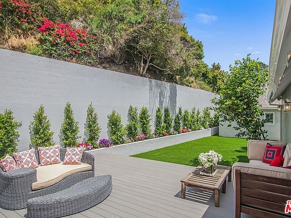 5th image of 928 N Beverly Glen Blvd