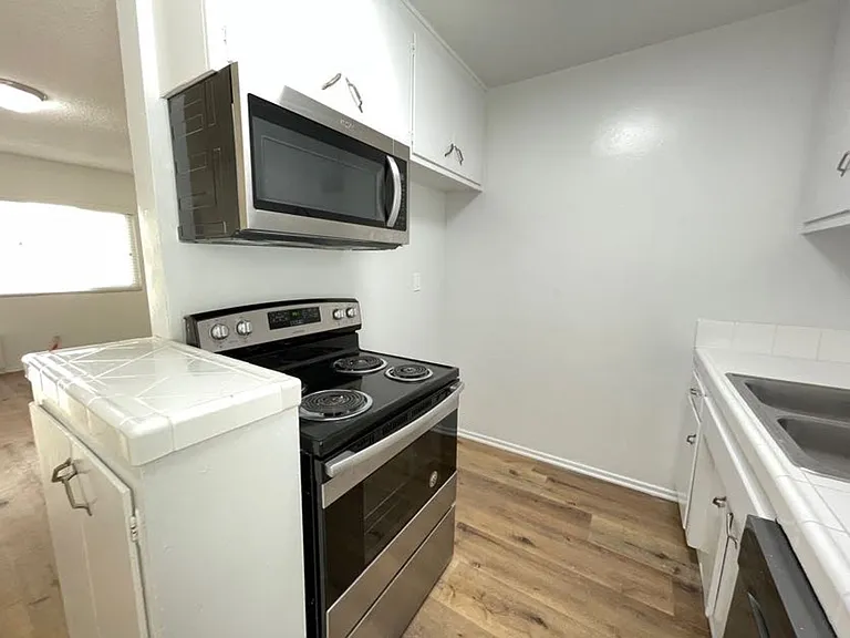 21736 Roscoe Blvd — Photo 19