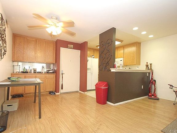 5th image of 5325 Newcastle Ave Unit 143