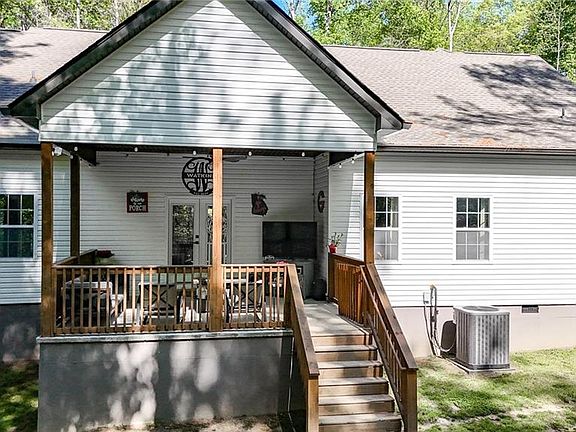 3rd image of 366 Orchard Way SE