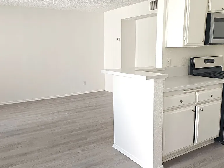 Villa Monaco Apartments — Photo 6