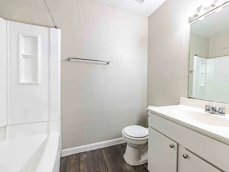 Promontory Point Apartments — Photo 22