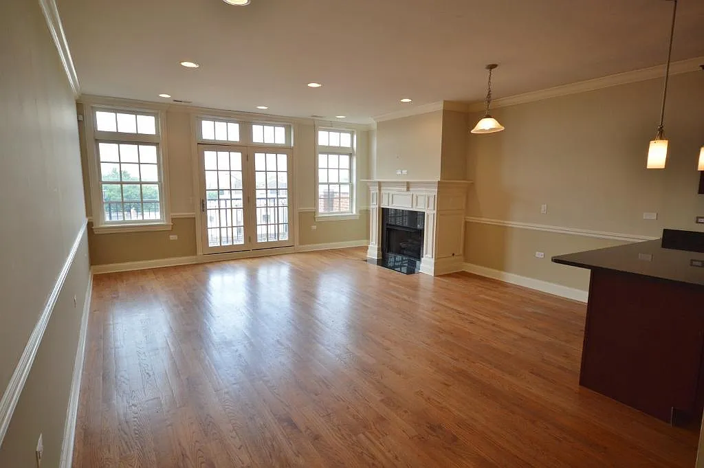 3 bed, $4,395 — Photo 2