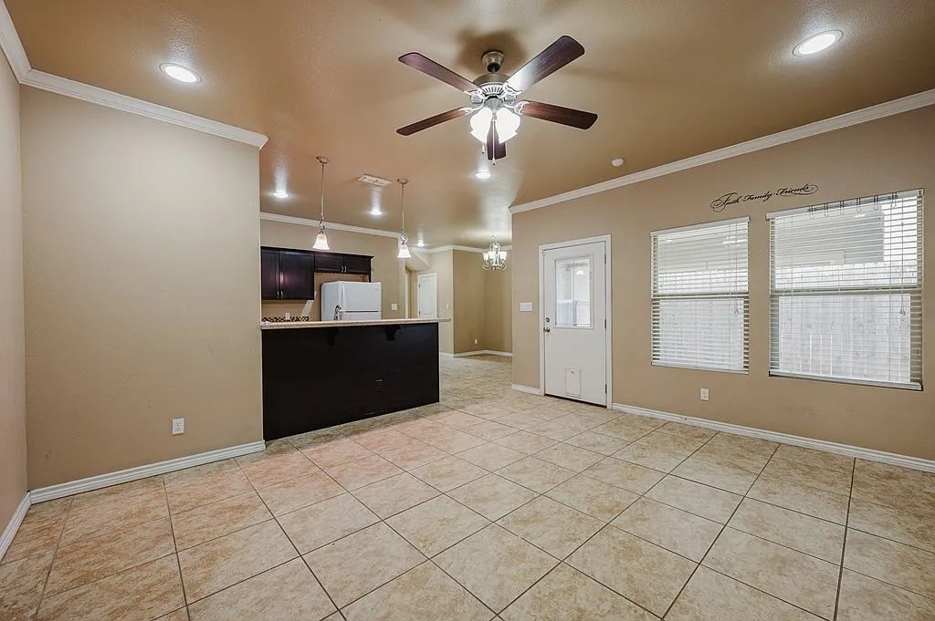 3 bed, 2.5 bath, 1731 sqft, $2,299 — Photo 3