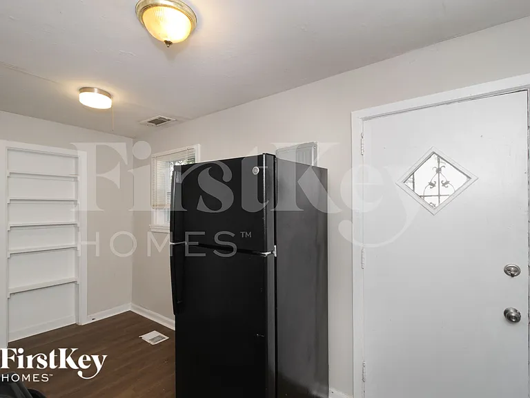1800 Oakmont Dr NW — Photo 8