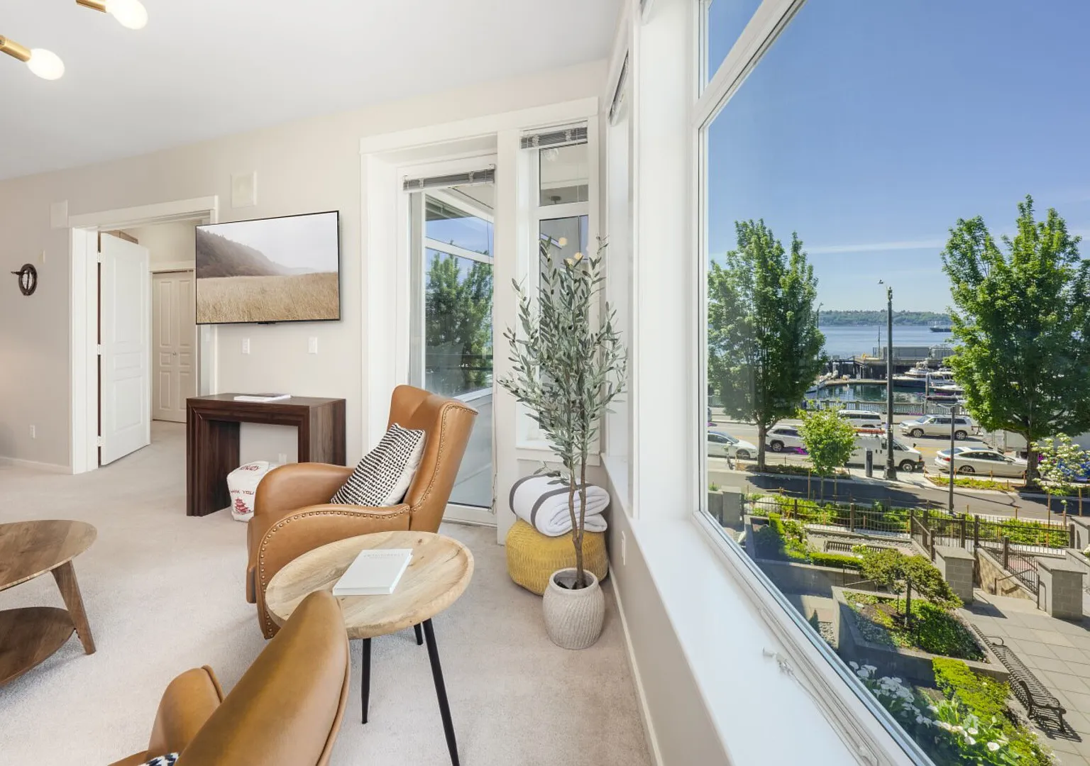 Waterfront Luxury 2BR | Stunning Views Walk to Pike Place — Photo 2