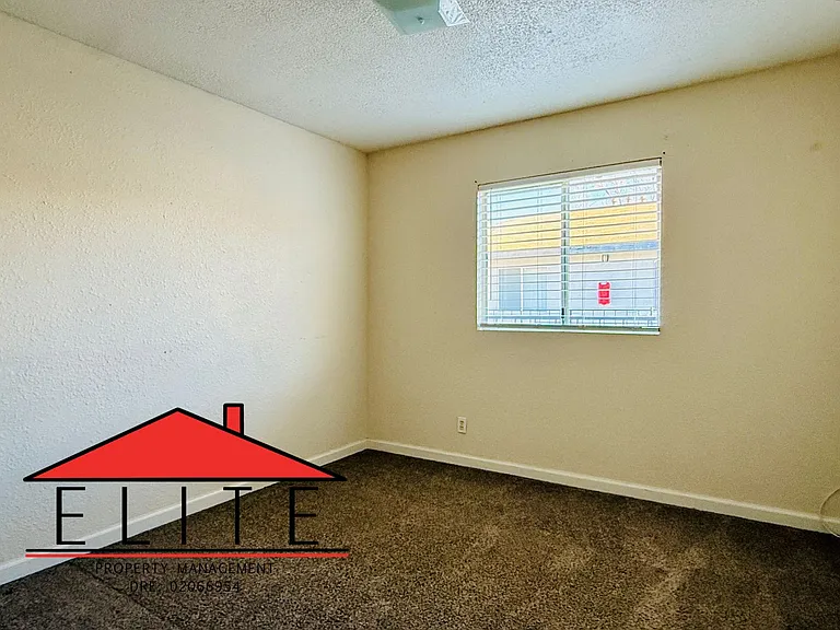 525 E Ridgecrest Blvd — Photo 18