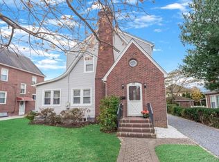 62 Essex Road, Great Neck, NY 11023