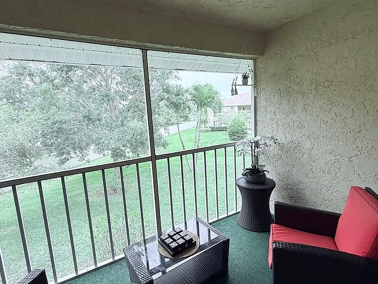 1566 SE Royal Green Cir #V203 — Photo 5