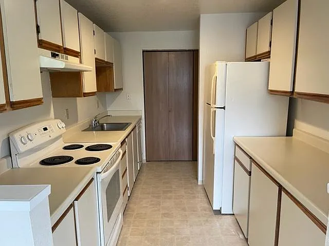 609 S 222nd St #101 — Photo 10