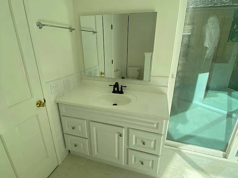 Lilac Dr — Photo 24